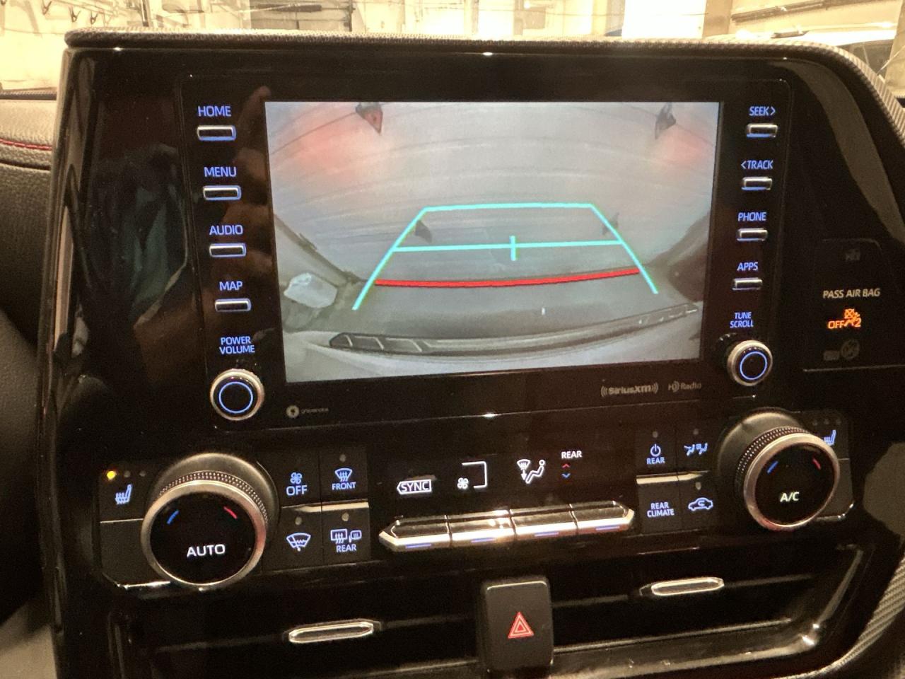 2021 Toyota Highlander XSE AWD | 7-PASS | SUNROOF | RED LEATHER | CARPLAY Photo