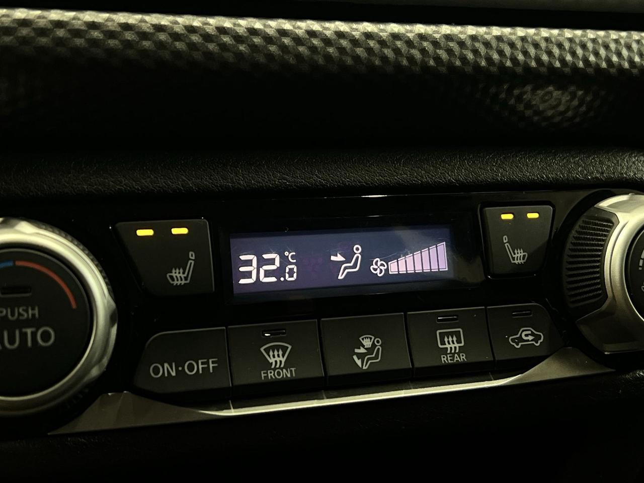 2019 Nissan Kicks SV | HTD SEATS | CARPLAY | REAR CAM | 17IN ALLOYS Photo
