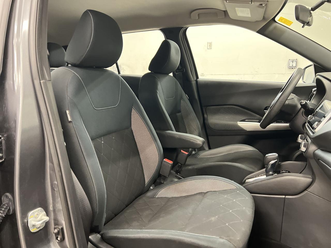2019 Nissan Kicks SV | HTD SEATS | CARPLAY | REAR CAM | 17IN ALLOYS Photo