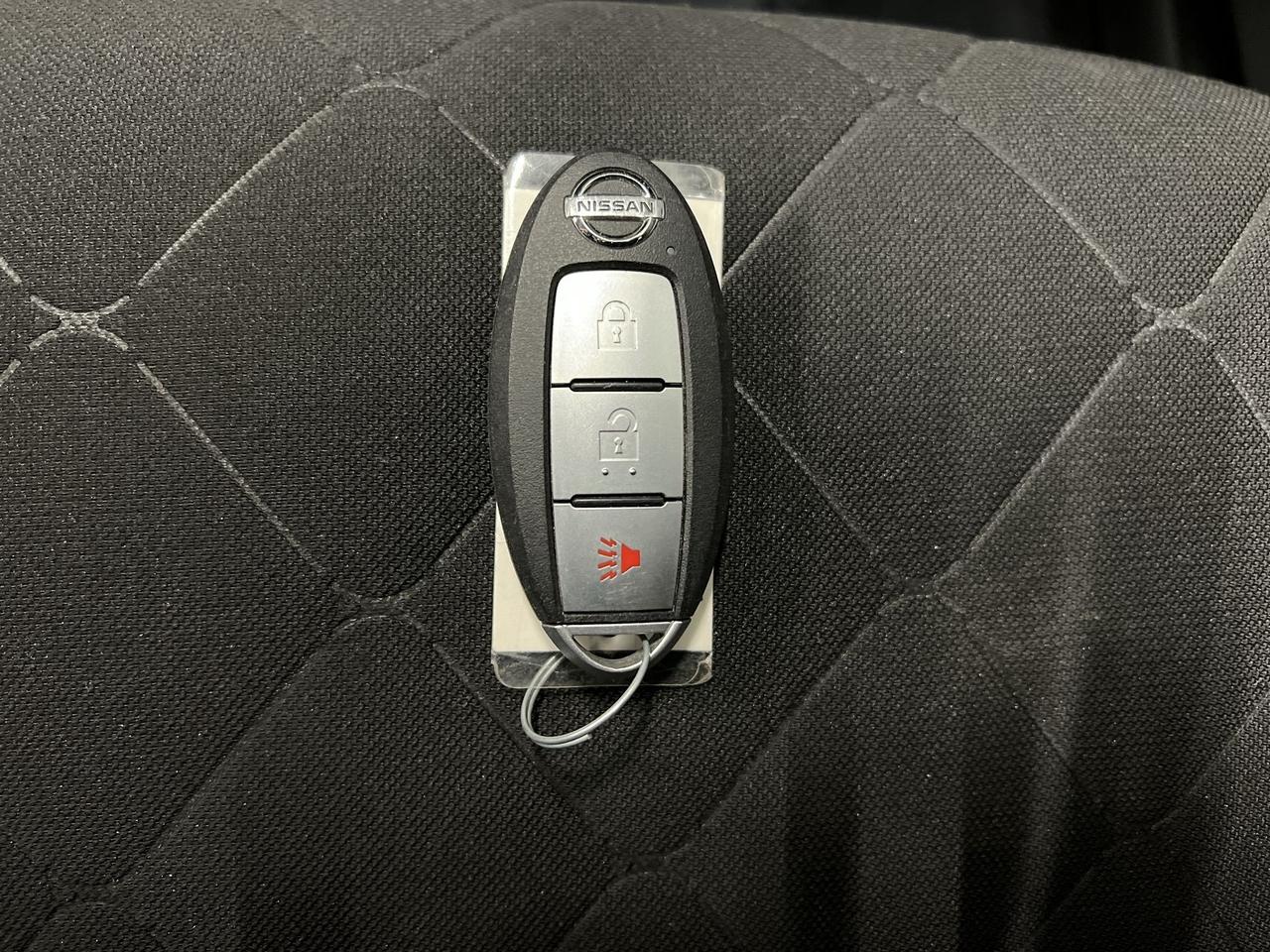 2019 Nissan Kicks SV | HTD SEATS | CARPLAY | REAR CAM | 17IN ALLOYS Photo