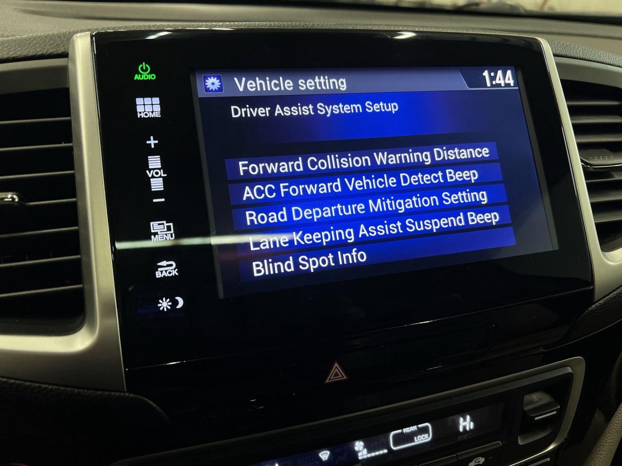 2016 Honda Pilot TOURING AWD | 7-PASS | HTD LEATHER | SUNROOF | DVD Photo