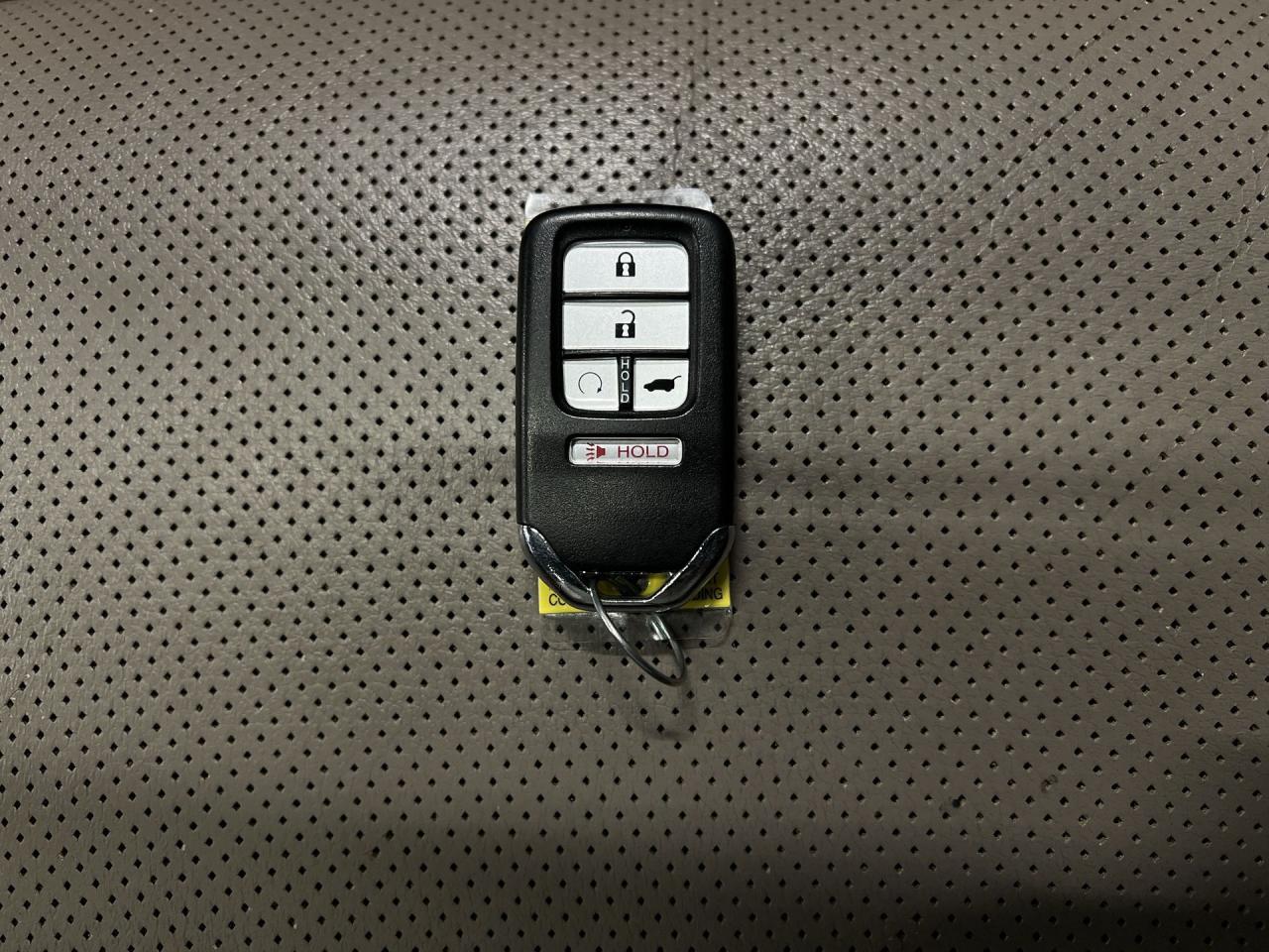 2016 Honda Pilot TOURING AWD | 7-PASS | HTD LEATHER | SUNROOF | DVD Photo