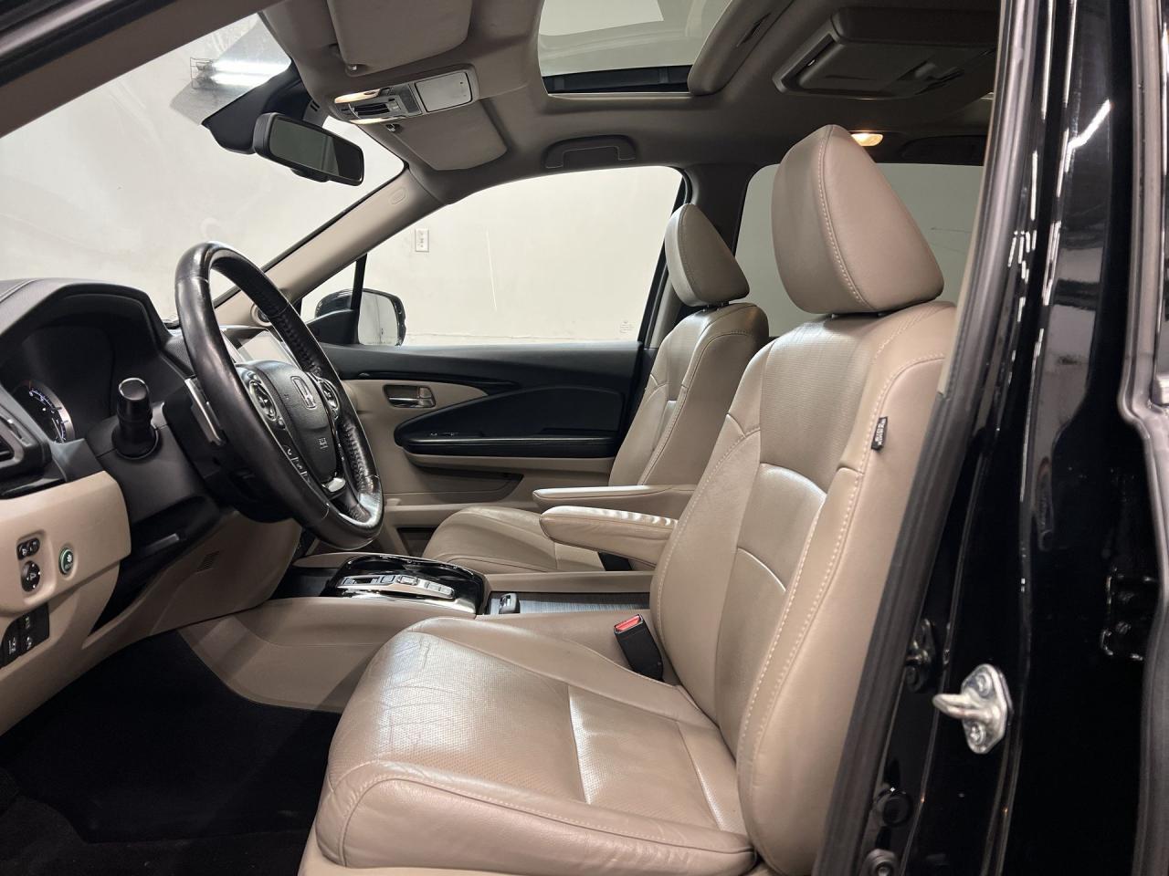 2016 Honda Pilot TOURING AWD | 7-PASS | HTD LEATHER | SUNROOF | DVD Photo