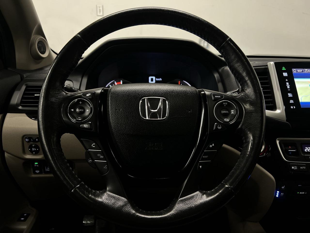 2016 Honda Pilot TOURING AWD | 7-PASS | HTD LEATHER | SUNROOF | DVD Photo