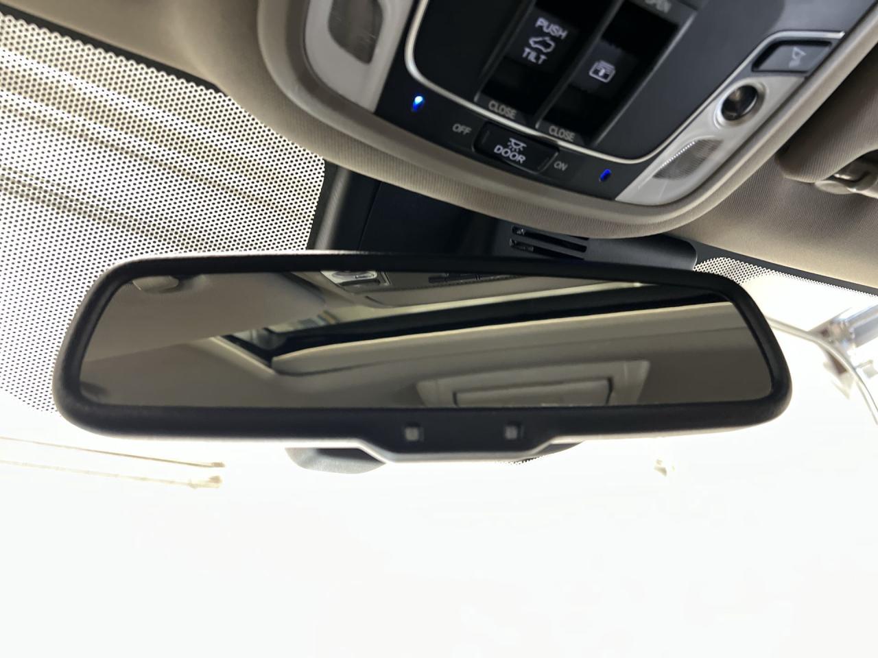 2016 Honda Pilot TOURING AWD | 7-PASS | HTD LEATHER | SUNROOF | DVD Photo