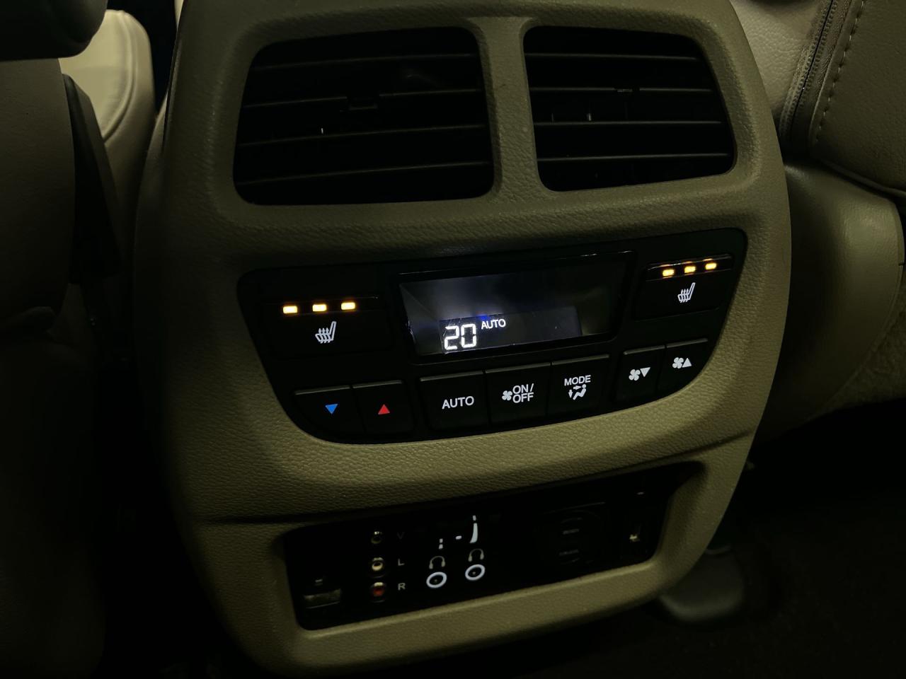 2016 Honda Pilot TOURING AWD | 7-PASS | HTD LEATHER | SUNROOF | DVD Photo