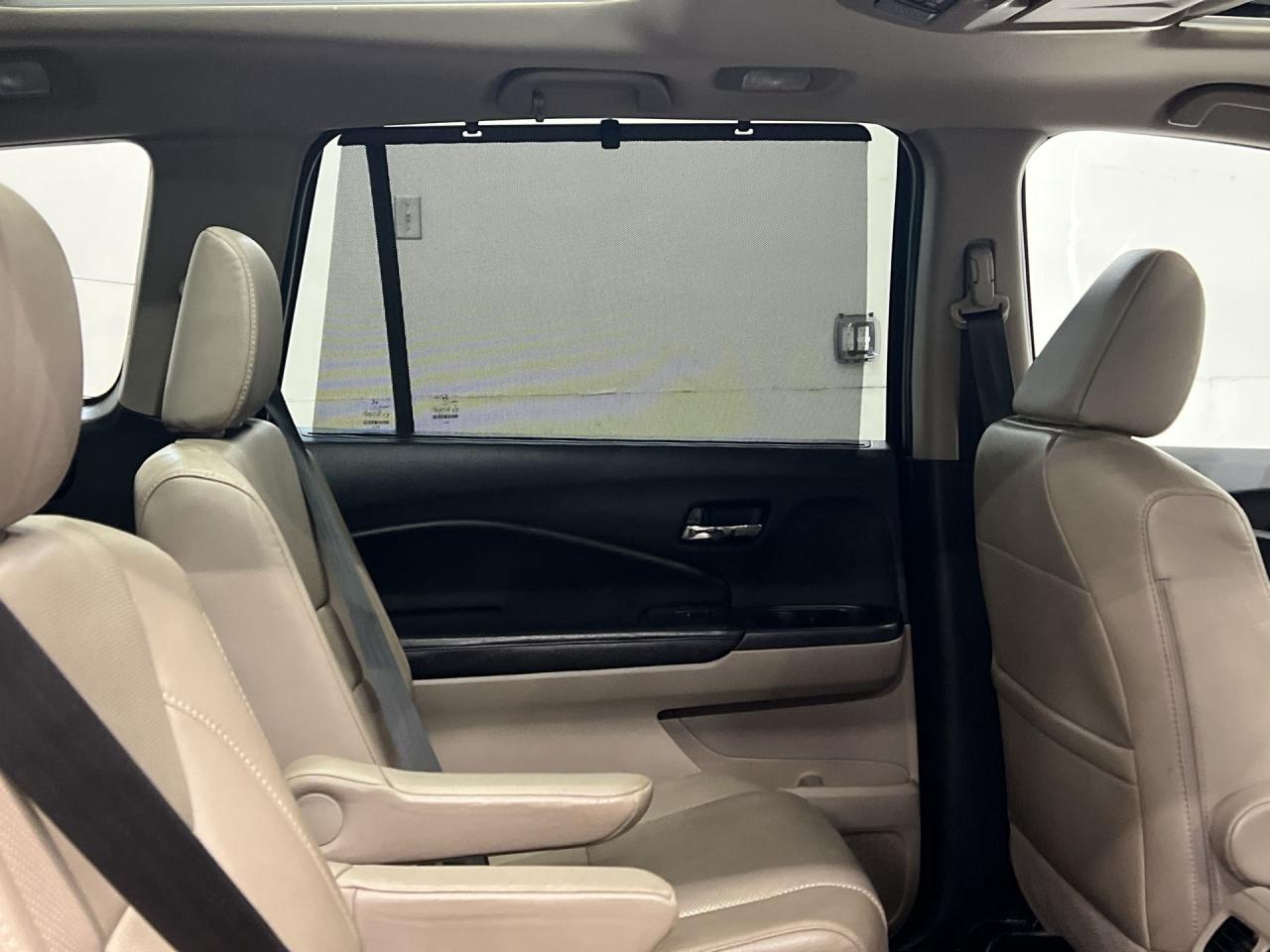 2016 Honda Pilot TOURING AWD | 7-PASS | HTD LEATHER | SUNROOF | DVD Photo