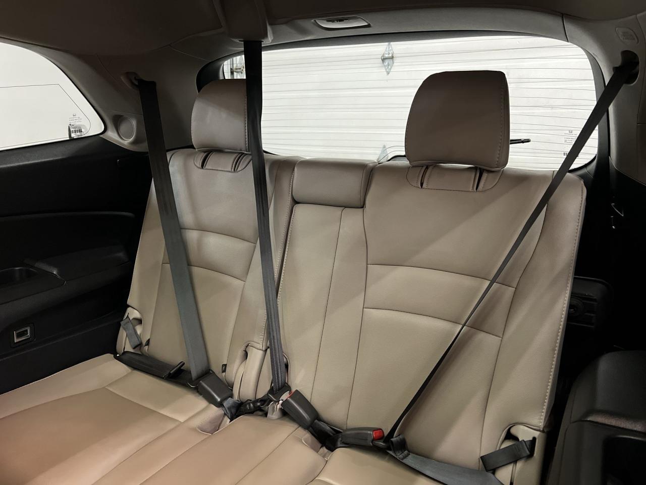 2016 Honda Pilot TOURING AWD | 7-PASS | HTD LEATHER | SUNROOF | DVD Photo