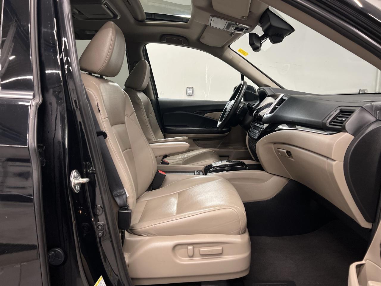 2016 Honda Pilot TOURING AWD | 7-PASS | HTD LEATHER | SUNROOF | DVD Photo