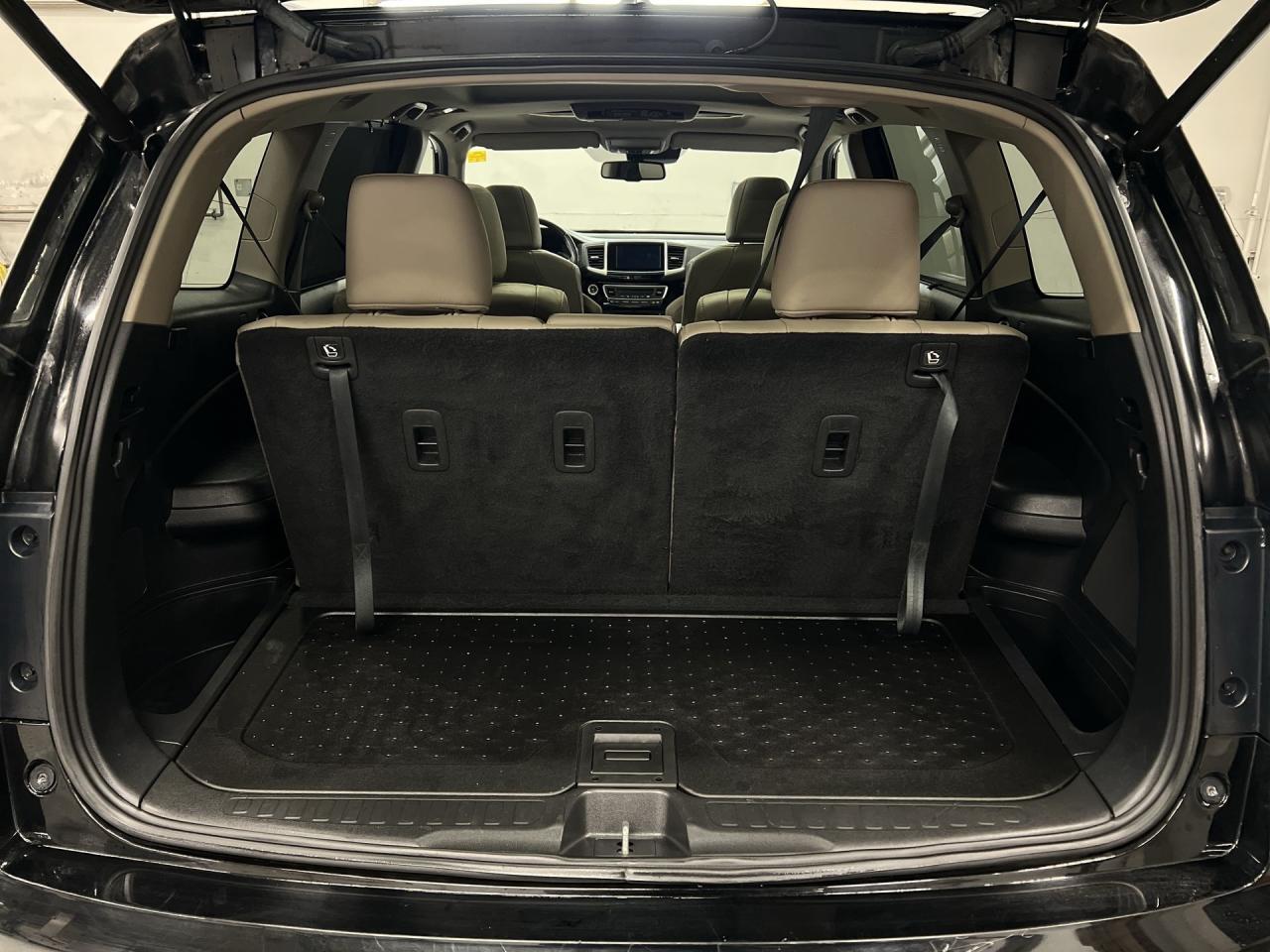 2016 Honda Pilot TOURING AWD | 7-PASS | HTD LEATHER | SUNROOF | DVD Photo