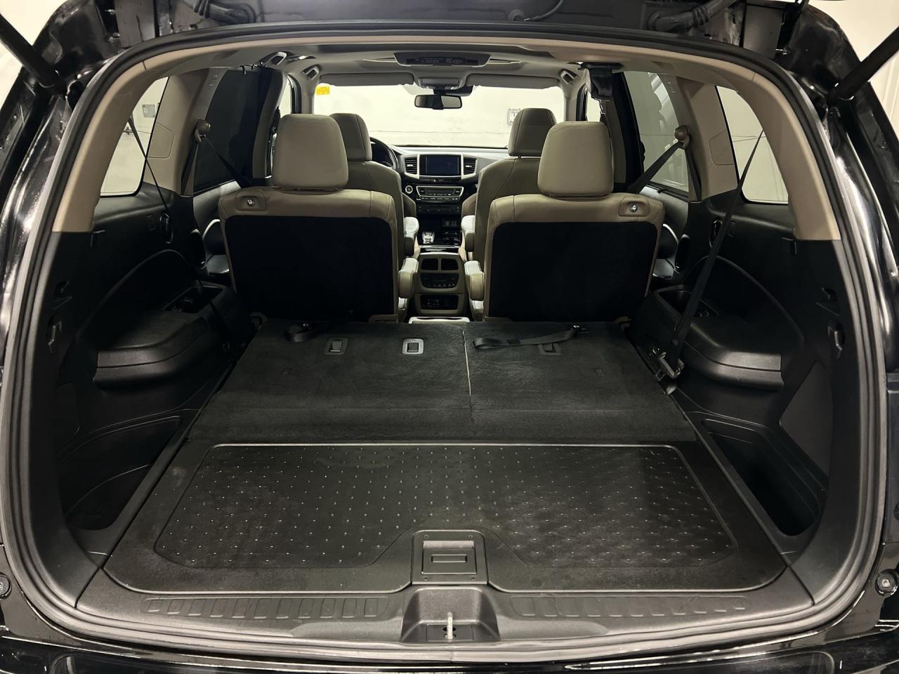 2016 Honda Pilot TOURING AWD | 7-PASS | HTD LEATHER | SUNROOF | DVD Photo