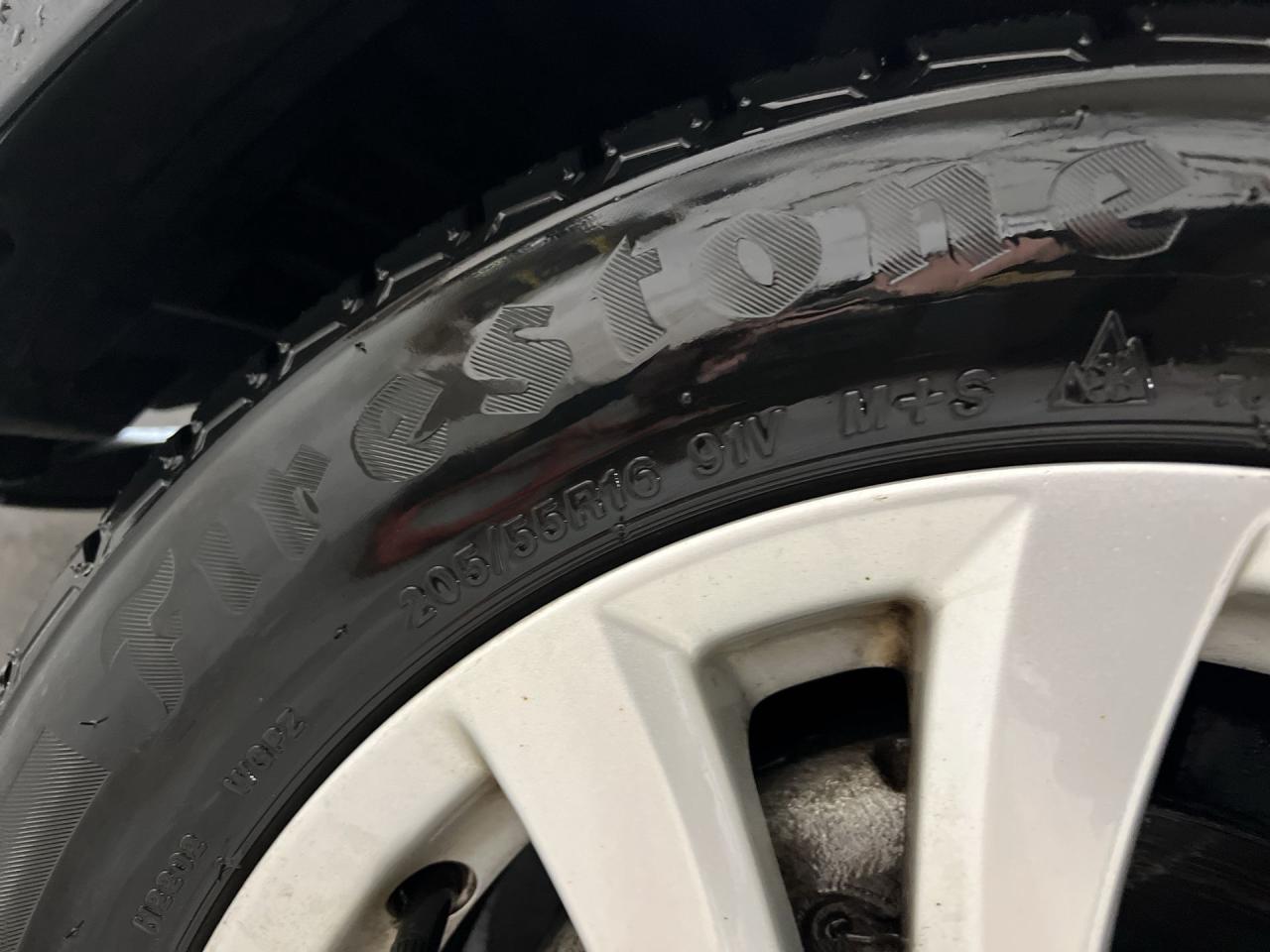 2013 Mazda MAZDA3 Sport GS | LOW KMS! | SUNROOF | HTD SEATS | 16IN ALLOYS Photo