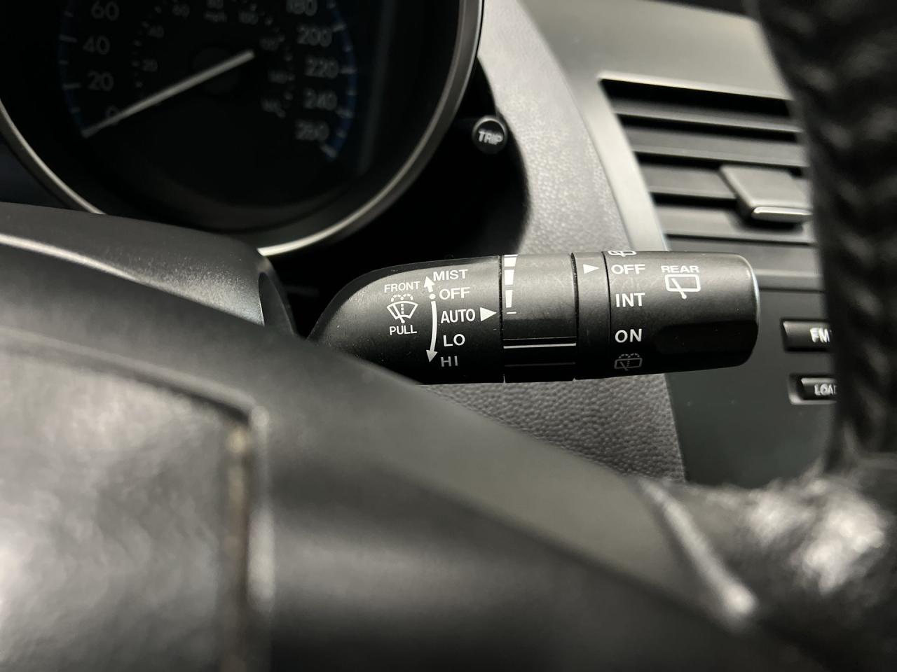 2013 Mazda MAZDA3 Sport GS | LOW KMS! | SUNROOF | HTD SEATS | 16IN ALLOYS Photo