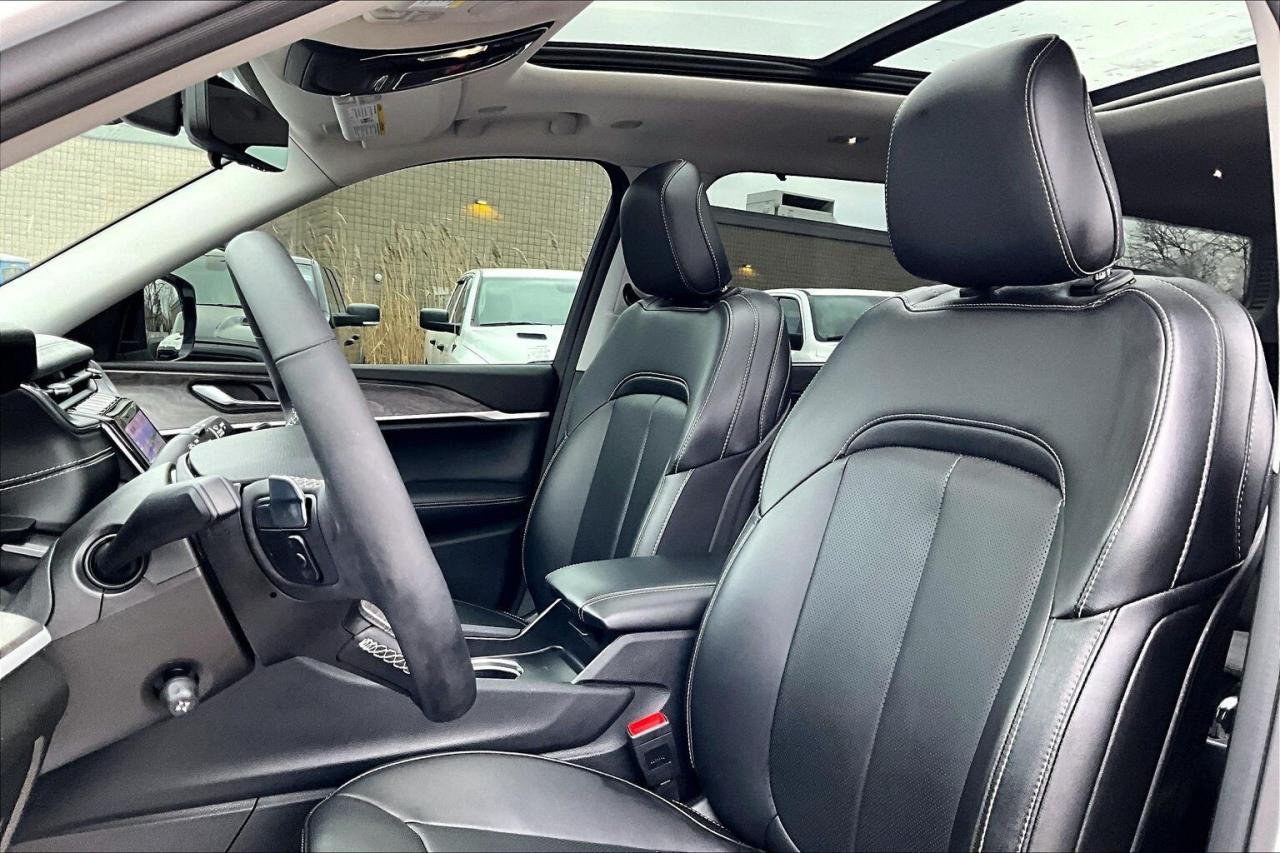 2024 Jeep Grand Cherokee L Limited | BlackAppearance | LuxTech | Alpine | 4X4 Photo