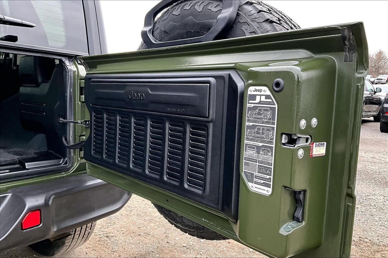 2021 Jeep Wrangler Sahara | Heated Cloth Seats | 7" Screen | 4X4 Photo