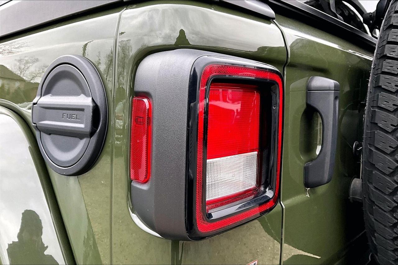 2021 Jeep Wrangler Sahara | Heated Cloth Seats | 7" Screen | 4X4 Photo