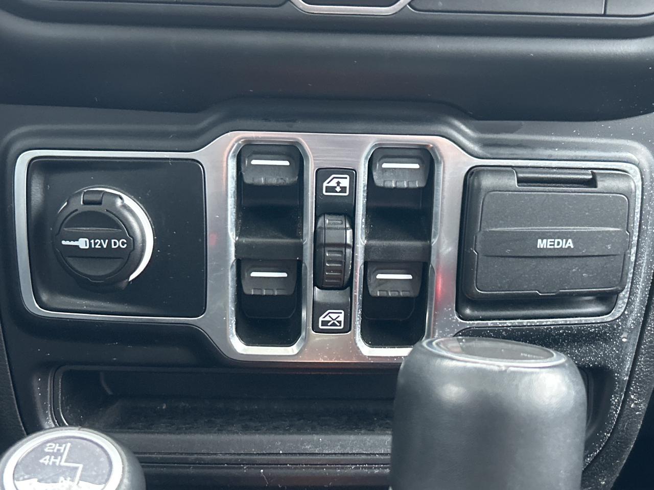 2022 Jeep Gladiator OVERLAND, CLEAN CARFAX, REMOTE START, LEATHER! - Photo #17