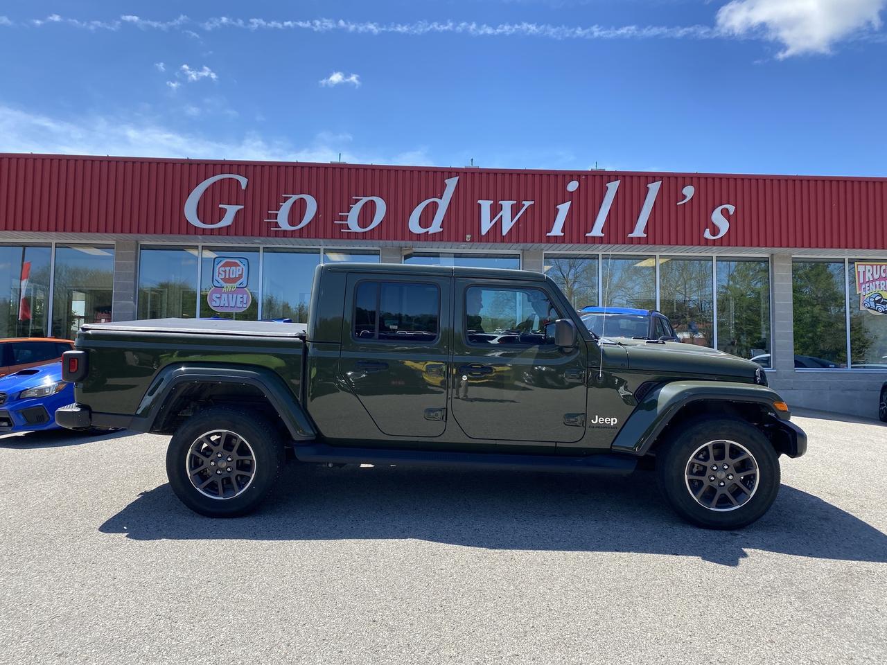 2022 Jeep Gladiator OVERLAND, CLEAN CARFAX, REMOTE START, LEATHER! Photo