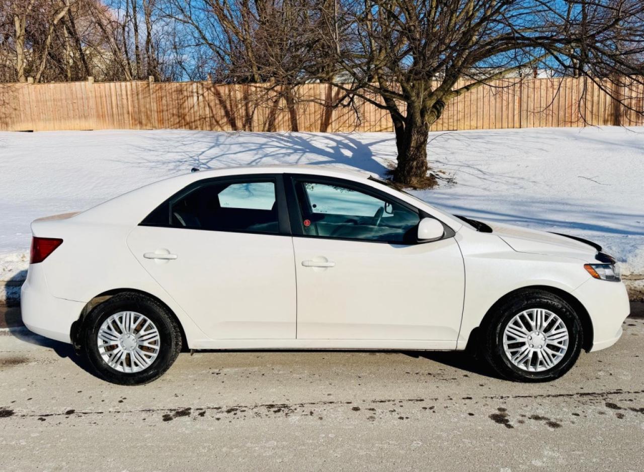 2011 Kia Forte LX Photo