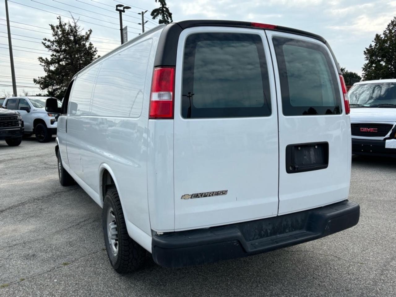 2021 Chevrolet Express Cargo Van WT RWD 2500 155  REAR CAM EXTENDED Photo3
