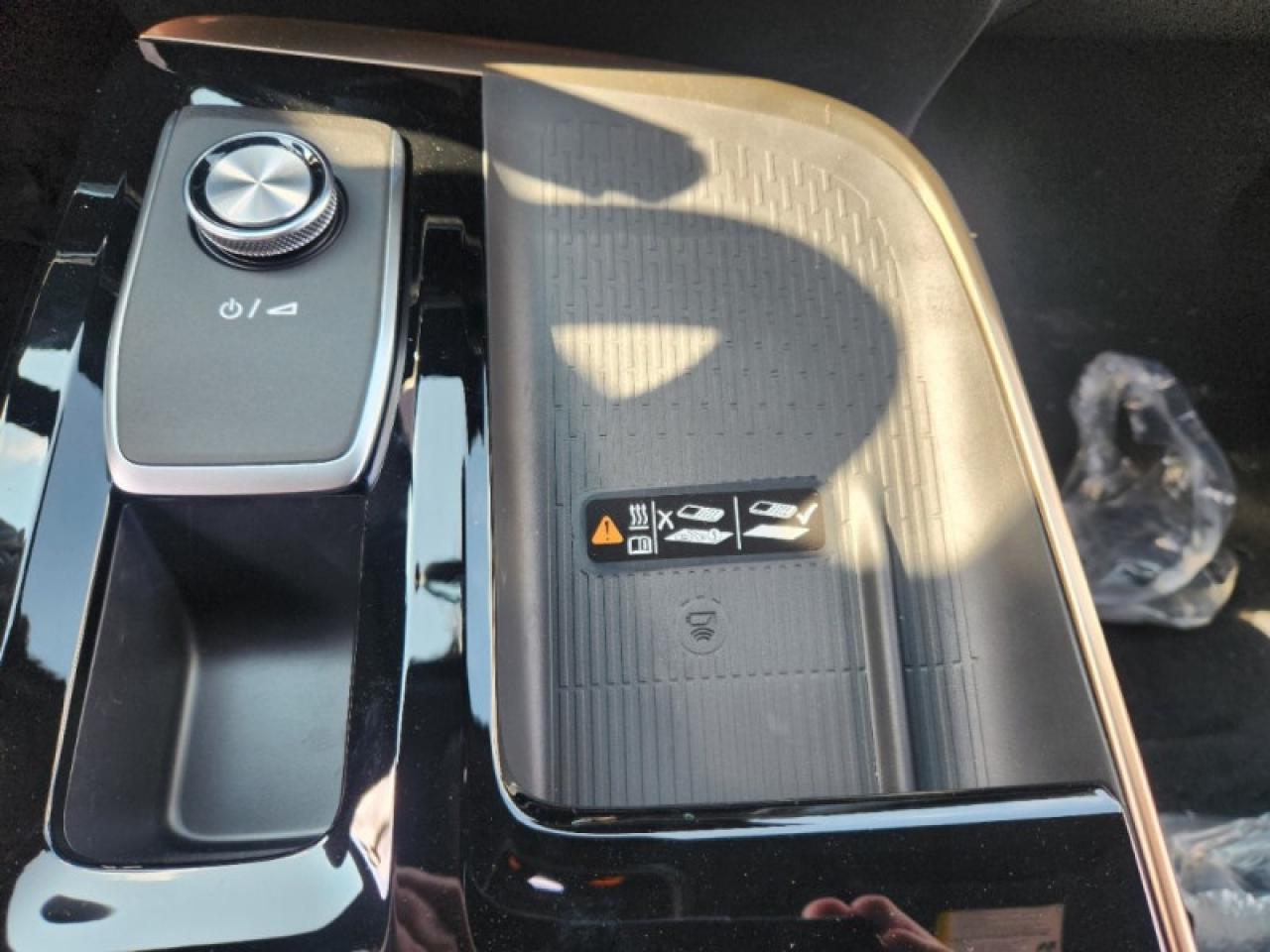 2025 Buick Enclave Avenir  - HUD -  Sunroof -  Cooled Seats Photo