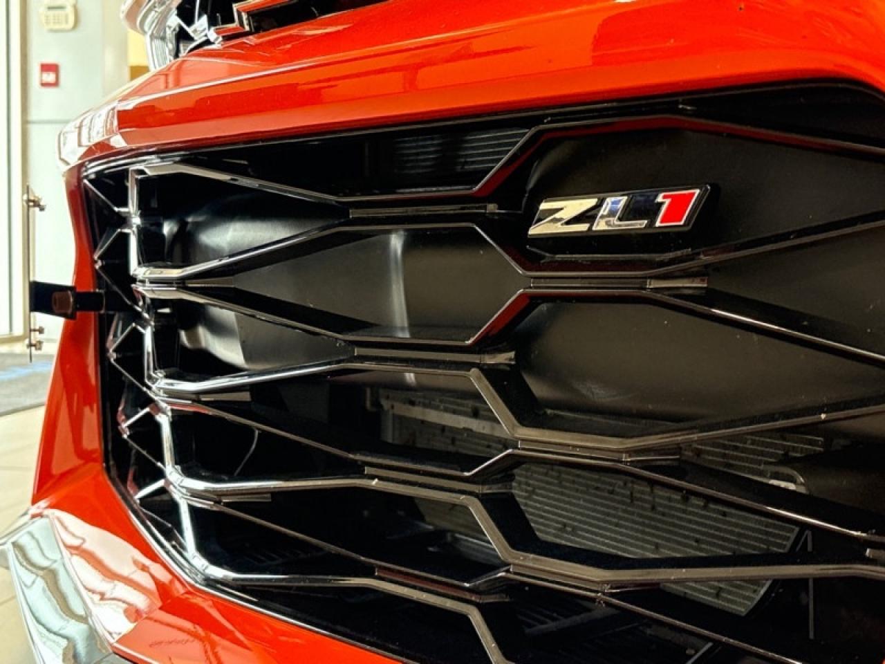2020 Chevrolet Camaro ZL1  SUNROOF| CARBON HOOD|650HP Photo