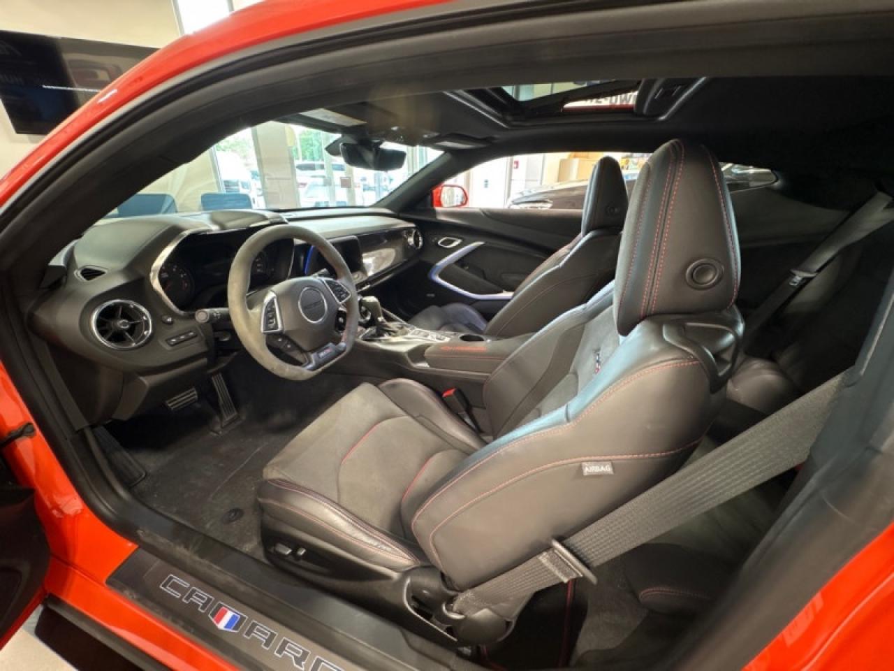 2020 Chevrolet Camaro ZL1  SUNROOF| CARBON HOOD|650HP Photo