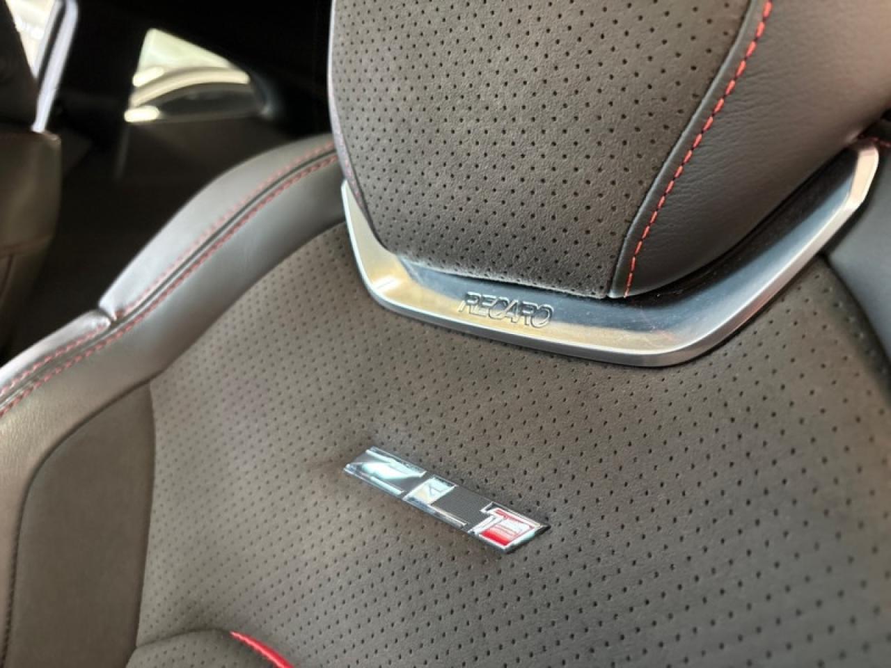 2020 Chevrolet Camaro ZL1  SUNROOF| CARBON HOOD|650HP Photo