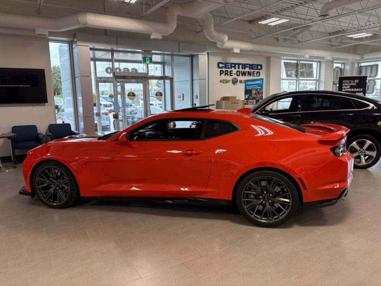 2020 Chevrolet Camaro ZL1  SUNROOF| CARBON HOOD|650HP Photo3