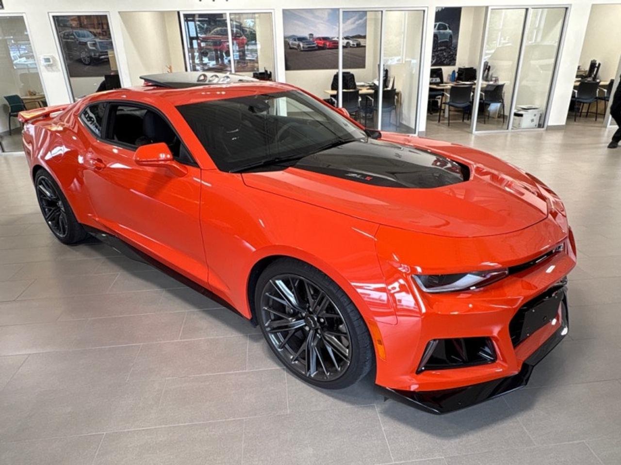 2020 Chevrolet Camaro ZL1  SUNROOF| CARBON HOOD|650HP Photo