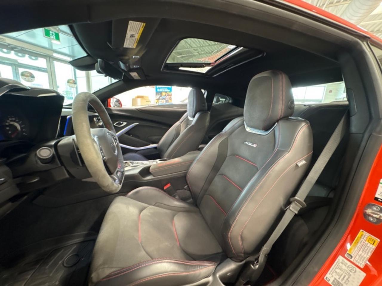 2020 Chevrolet Camaro ZL1  SUNROOF| CARBON HOOD|650HP Photo