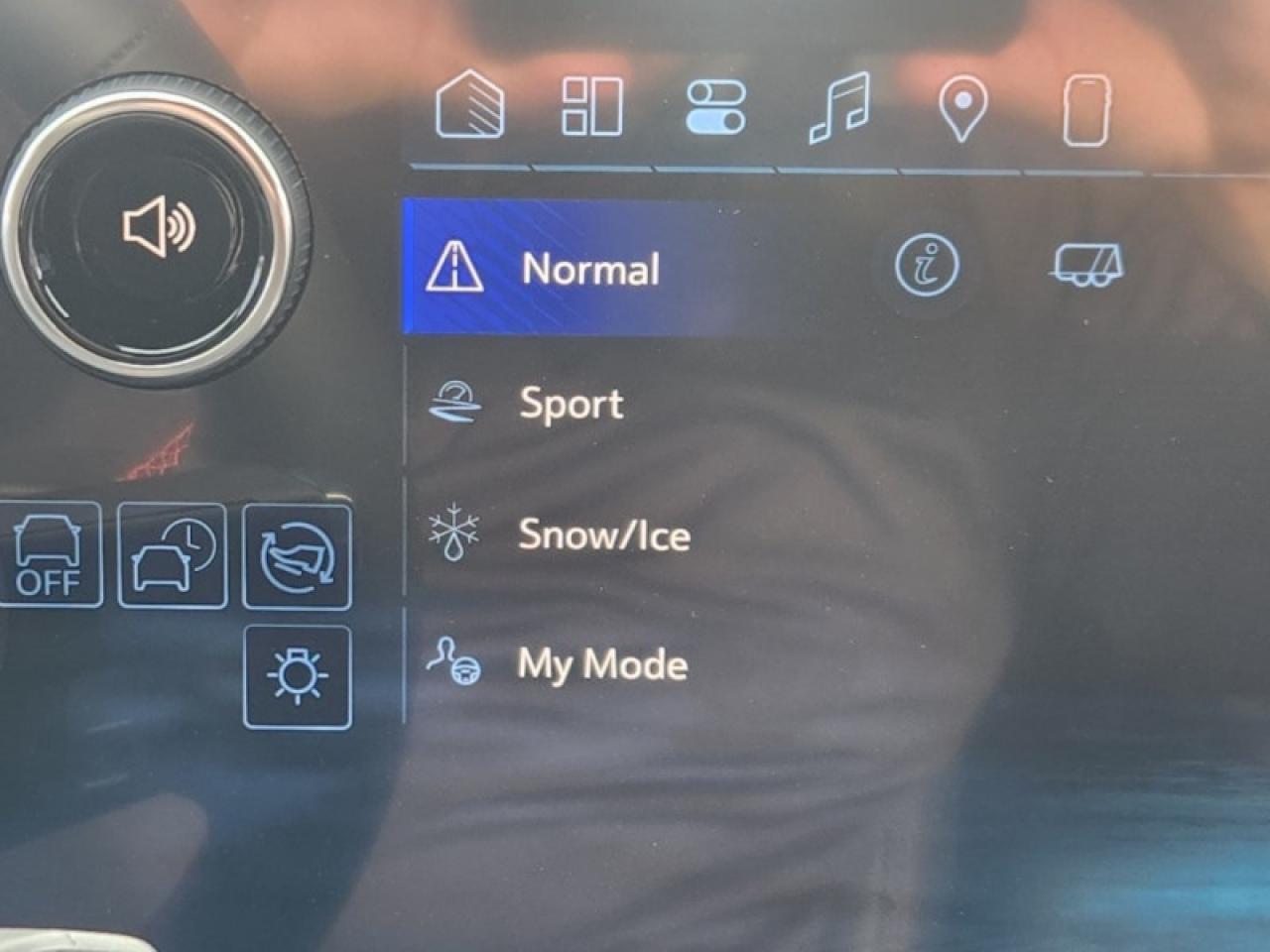 2025 Chevrolet Equinox EV RS  - Cooled Seats -  Power Liftgate Photo