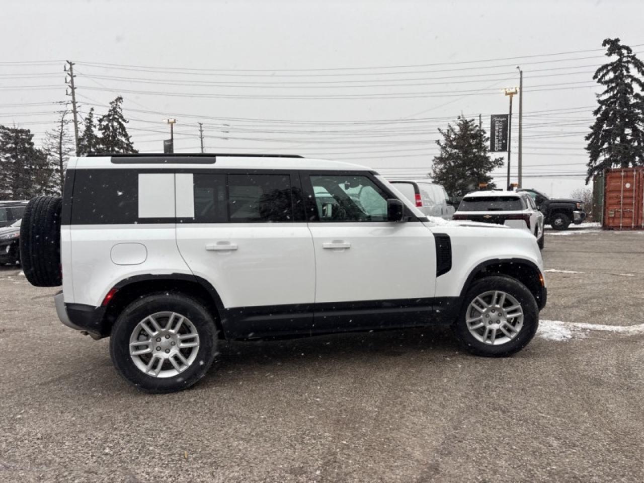 2025 Land Rover Defender 110 P300 S  PANO ROOF|MERIDIAN SOUND| 3D CAMERA Photo4