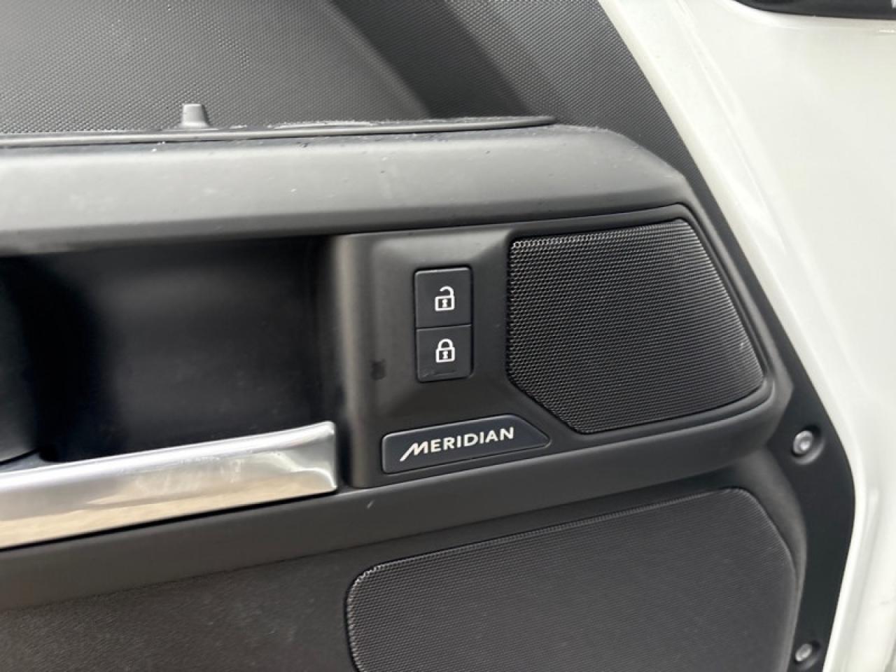 2025 Land Rover Defender 110 P300 S  PANO ROOF|MERIDIAN SOUND| 3D CAMERA Photo