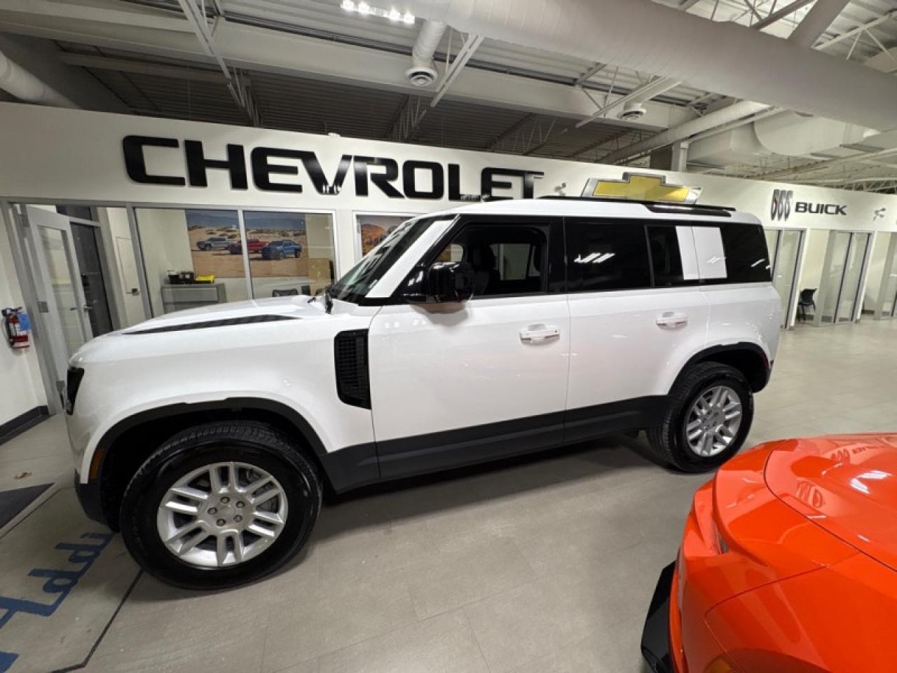 2025 Land Rover Defender 110 P300 S  PANO ROOF|MERIDIAN SOUND| 3D CAMERA Photo