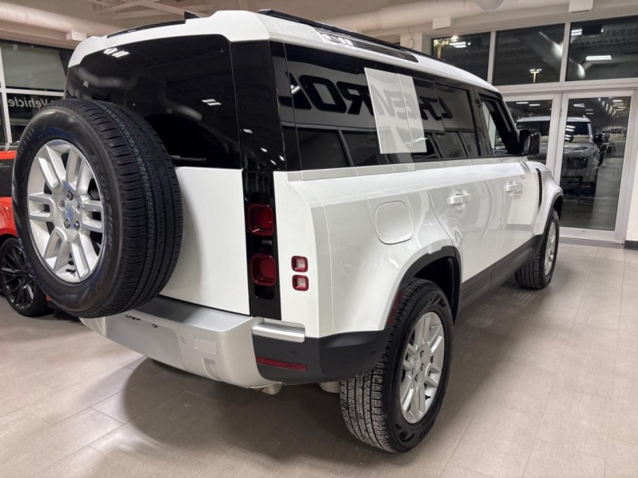 2025 Land Rover Defender 110 P300 S  PANO ROOF|MERIDIAN SOUND| 3D CAMERA Photo