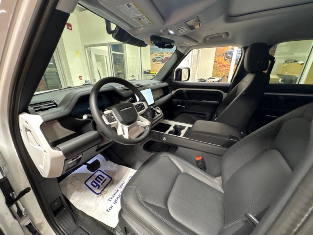 2025 Land Rover Defender 110 P300 S  PANO ROOF|MERIDIAN SOUND| 3D CAMERA Photo