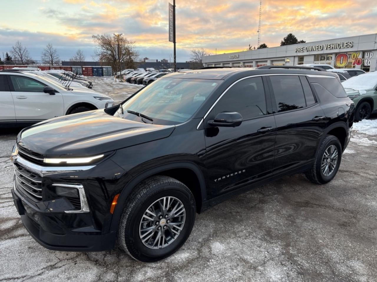 2024 Chevrolet Traverse LT  LIKE NEW 2LT Photo