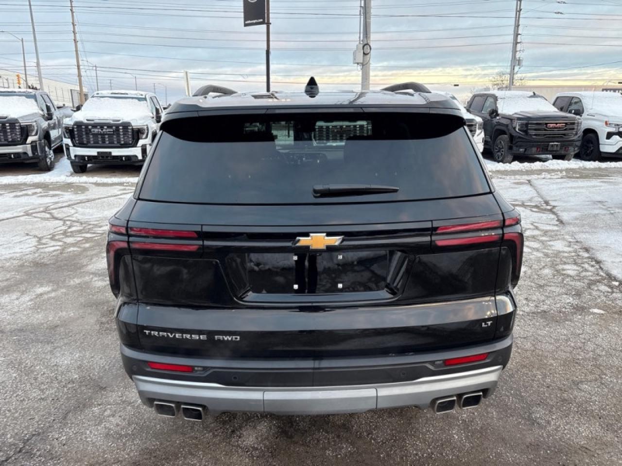 2024 Chevrolet Traverse LT  LIKE NEW 2LT Photo