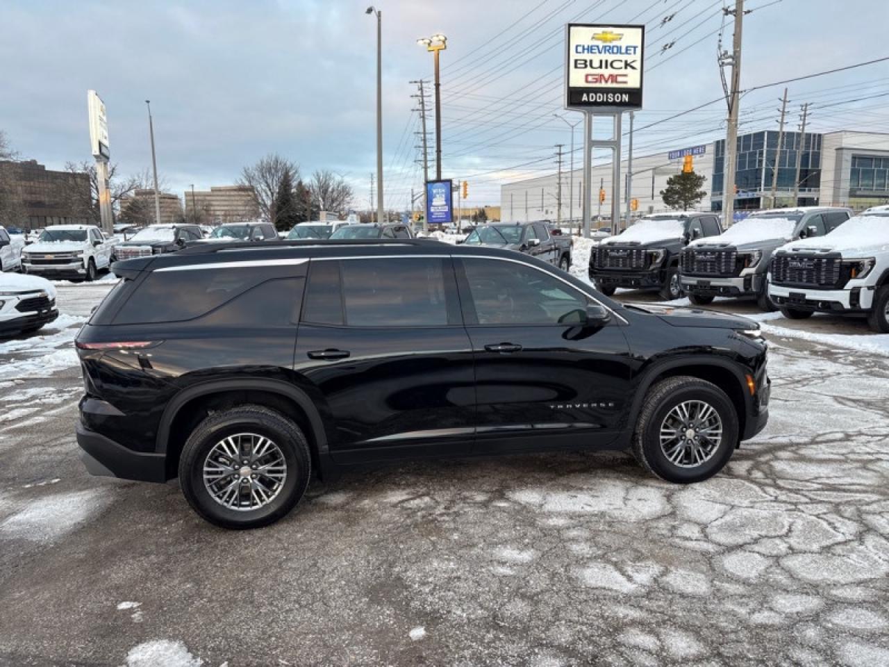 2024 Chevrolet Traverse LT  LIKE NEW 2LT Photo
