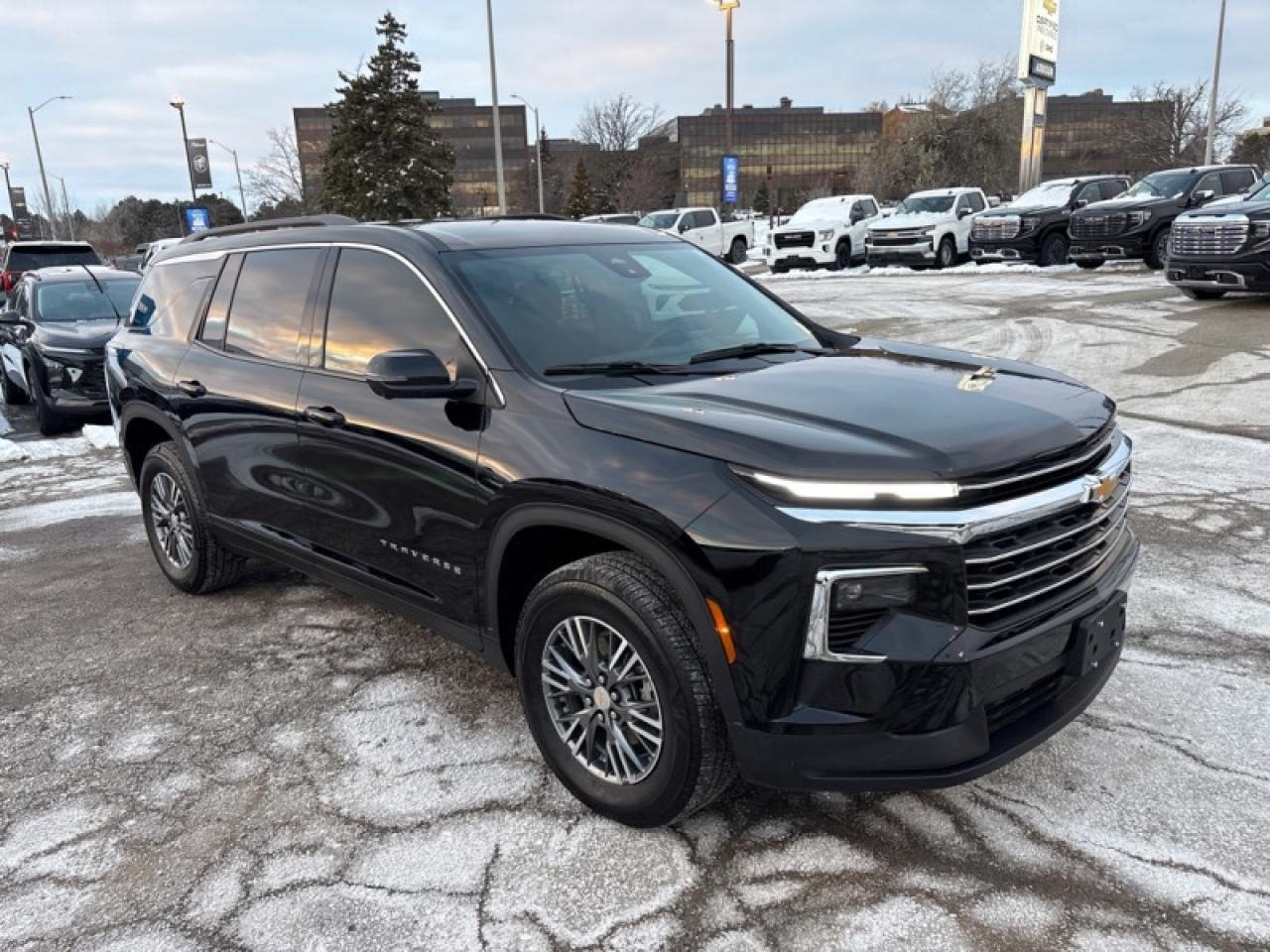 2024 Chevrolet Traverse LT  LIKE NEW 2LT Photo