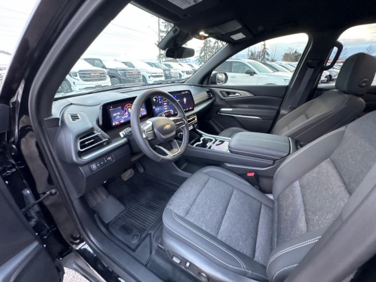 2024 Chevrolet Traverse LT  LIKE NEW 2LT Photo