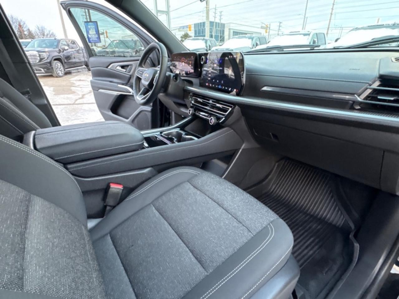 2024 Chevrolet Traverse LT  LIKE NEW 2LT Photo