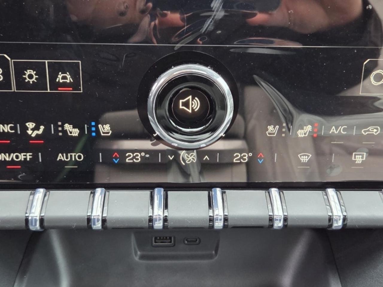 2026 GMC Terrain Denali  - Sunroof -  Cooled Seats Photo