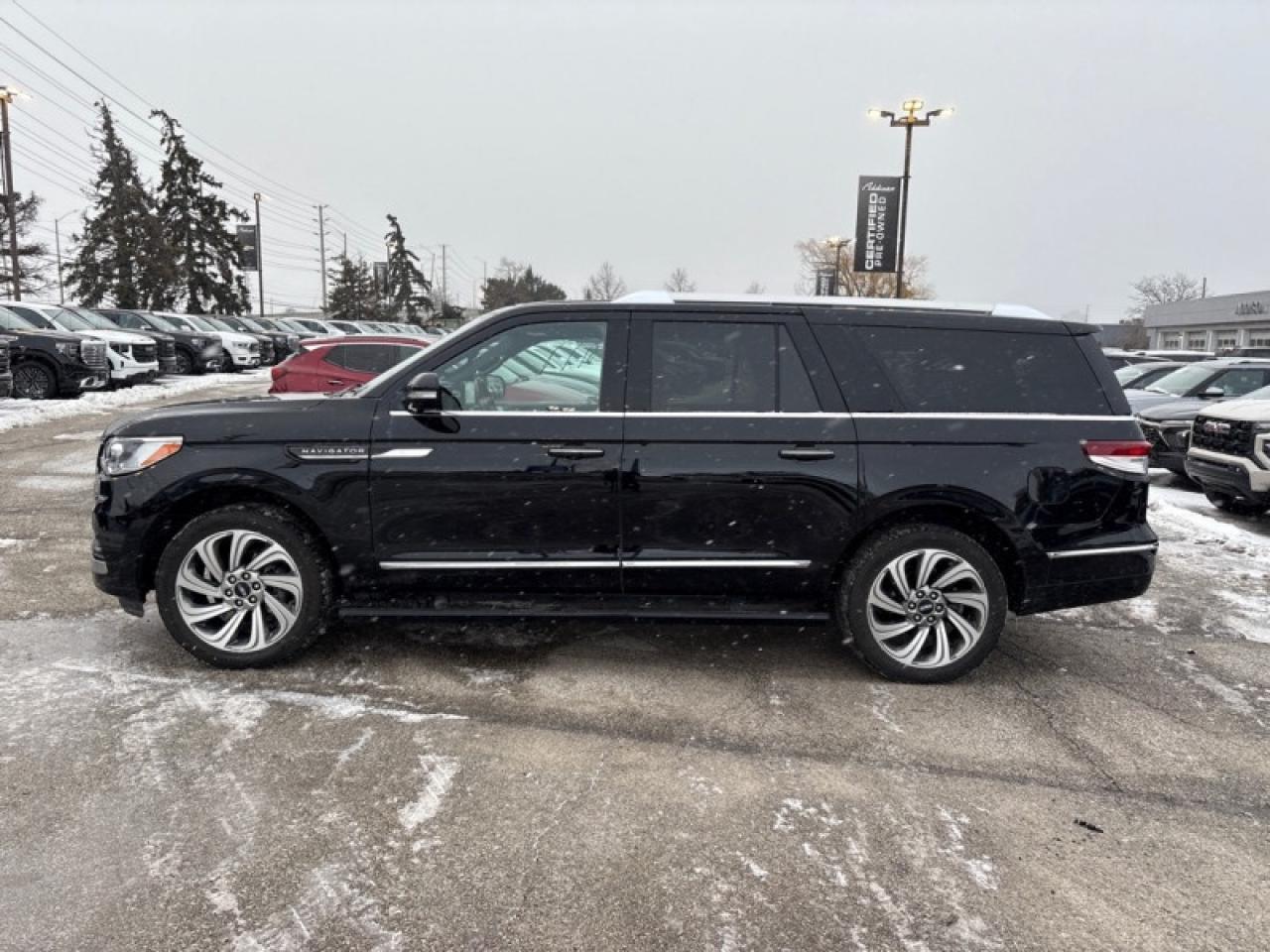 2023 Lincoln Navigator L Reserve  PANO ROOF|NAV|LOADED Photo