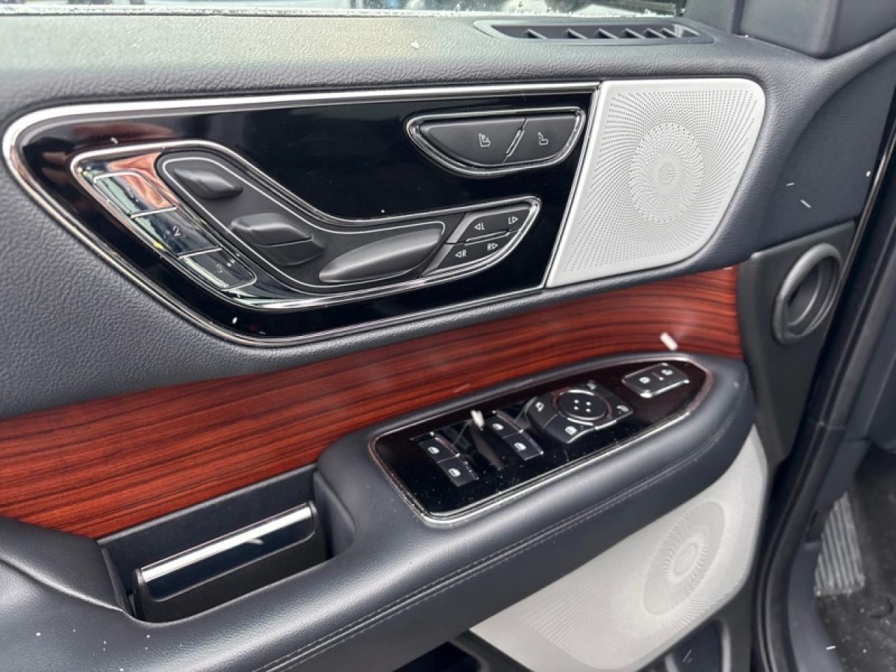 2023 Lincoln Navigator L Reserve  PANO ROOF|NAV|LOADED Photo
