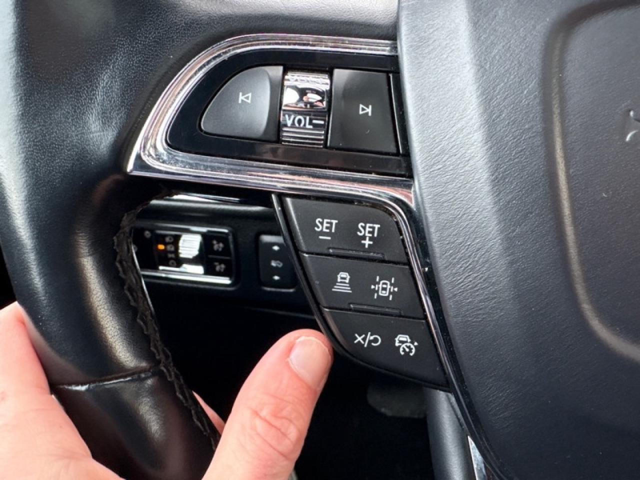 2023 Lincoln Navigator L Reserve  PANO ROOF|NAV|LOADED Photo