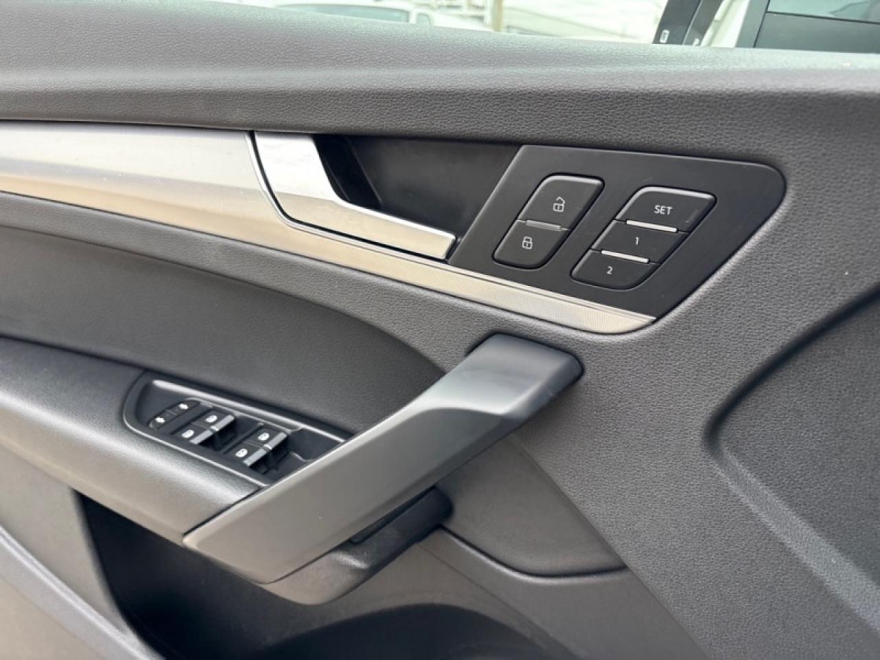 2019 Audi Q5 Progressiv 45 TFSI quattro  NAV|PANO ROOF| LOW KM Photo