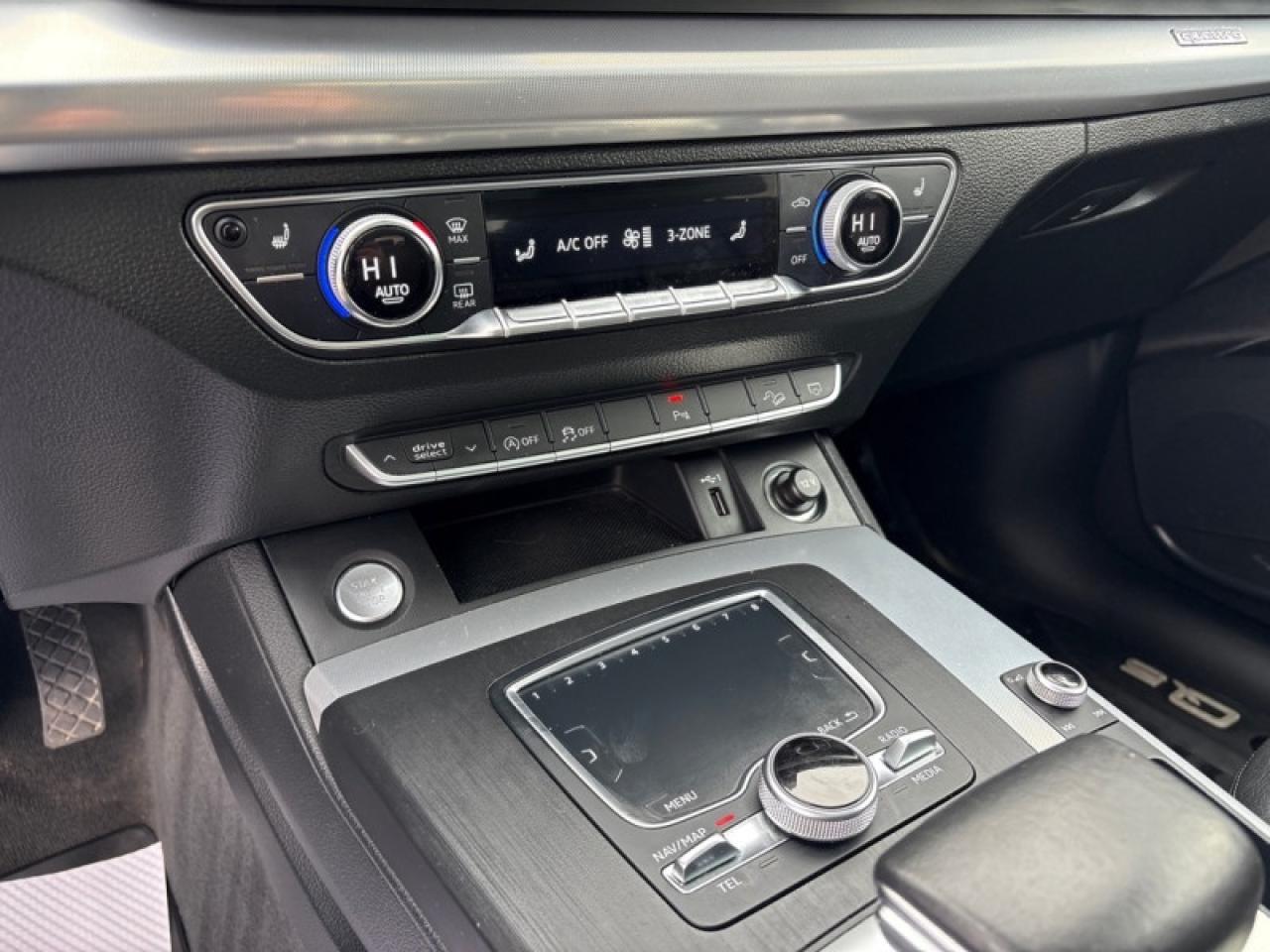 2019 Audi Q5 Progressiv 45 TFSI quattro  NAV|PANO ROOF| LOW KM Photo