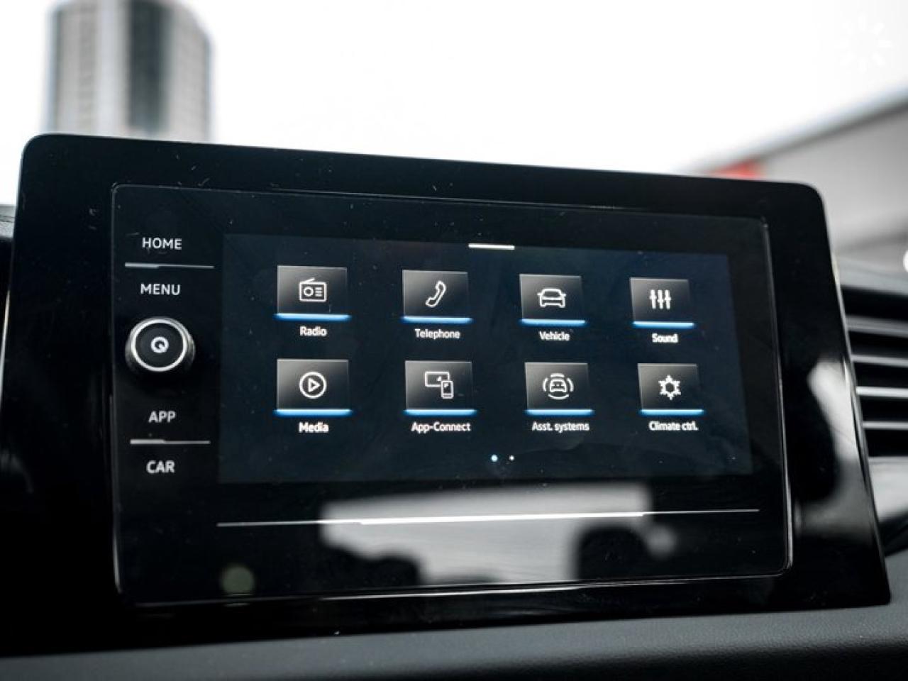 2025 Volkswagen Jetta Trendline ONLY 5560KM! Backup Camera Blind Spot Monitoring Heated Seats Photo